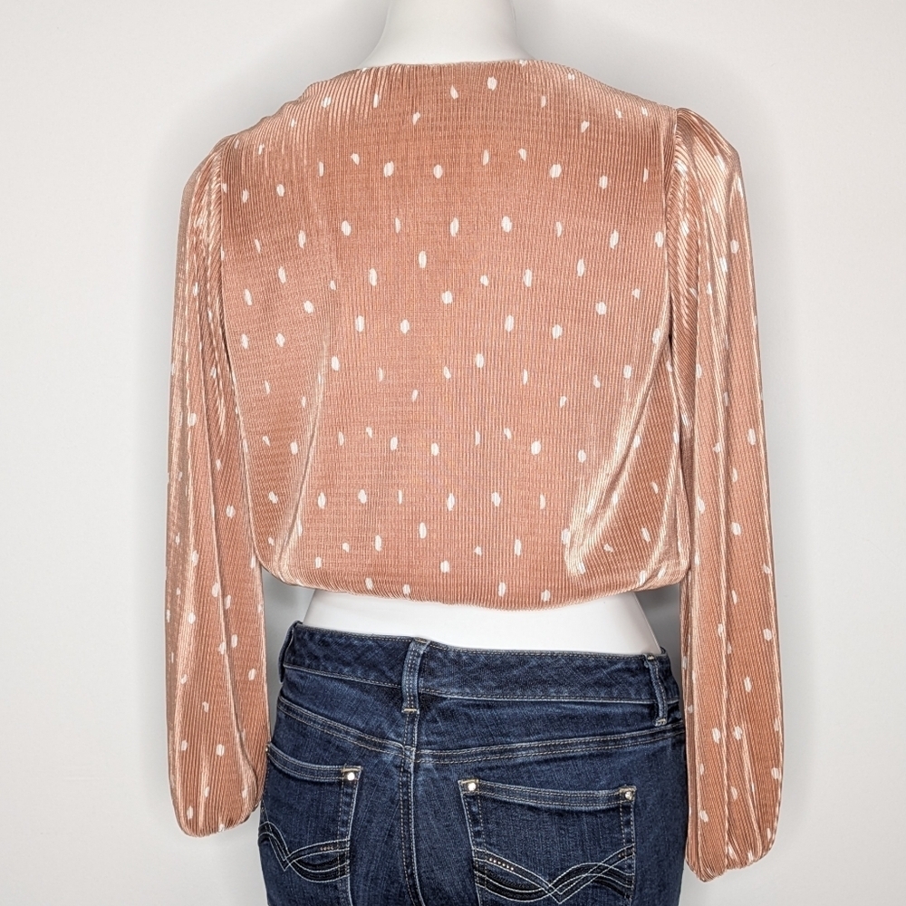 ASTR Tan White Polka Dot V Neck Faux Wrap Long Sleeve Crop Top Blouse XS - Picture 5 of 8